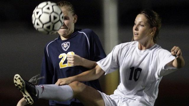Who has the women?s top signing class?