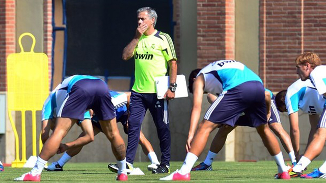 Jose Mourinho leads coaching course in Cali